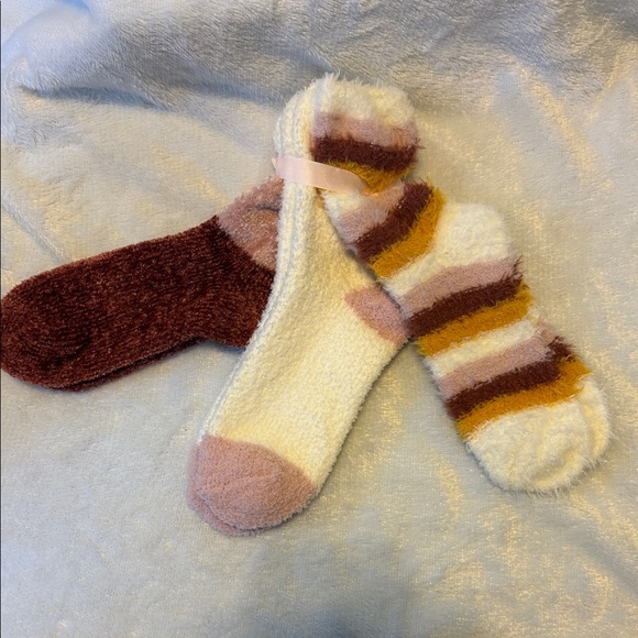 NWT Nanette Lepore 3pk Fuzzy Slipper Socks - Picture 3 of 4